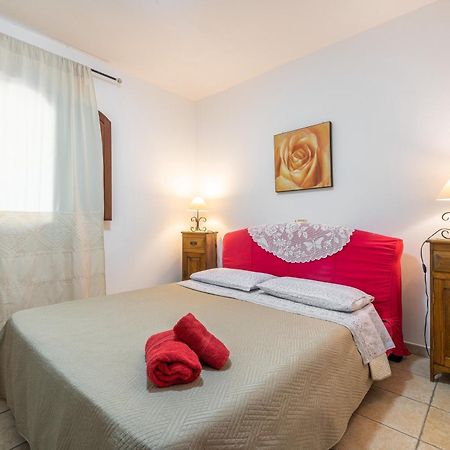 Casa Vacanza De Dinu SantʼAnna Arresi Extérieur photo